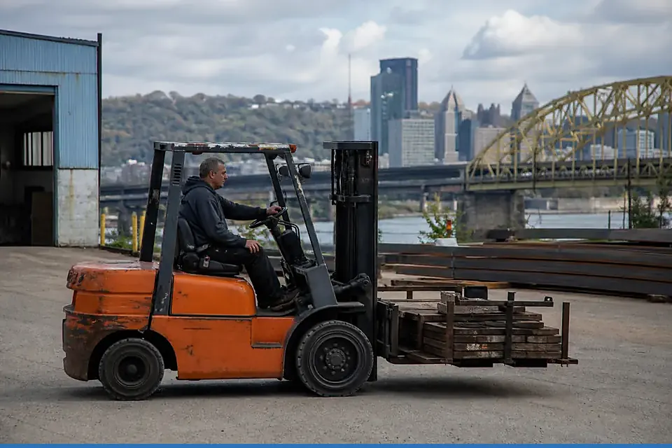 Pittsburgh forklift dealers and material handling equipment